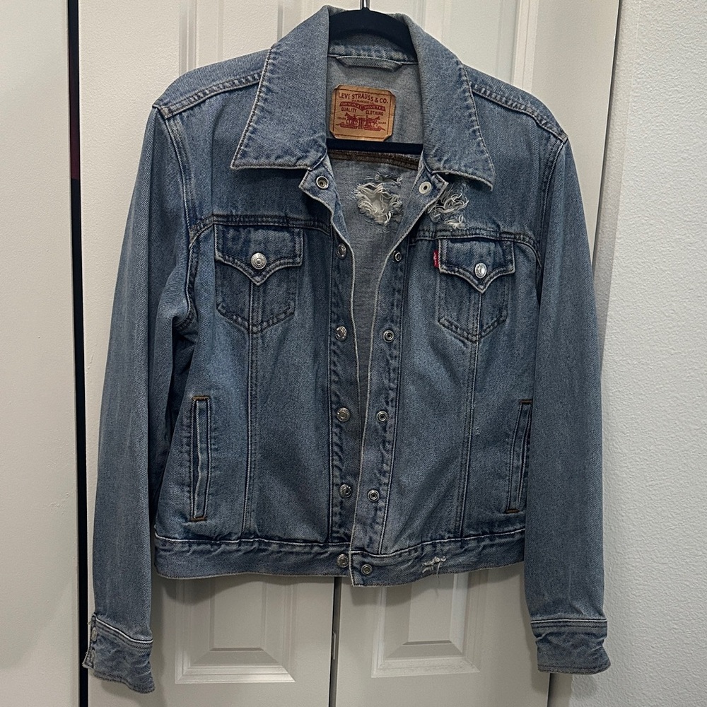 Vintage Levi's Classic Blue Denim Jacket snap closure